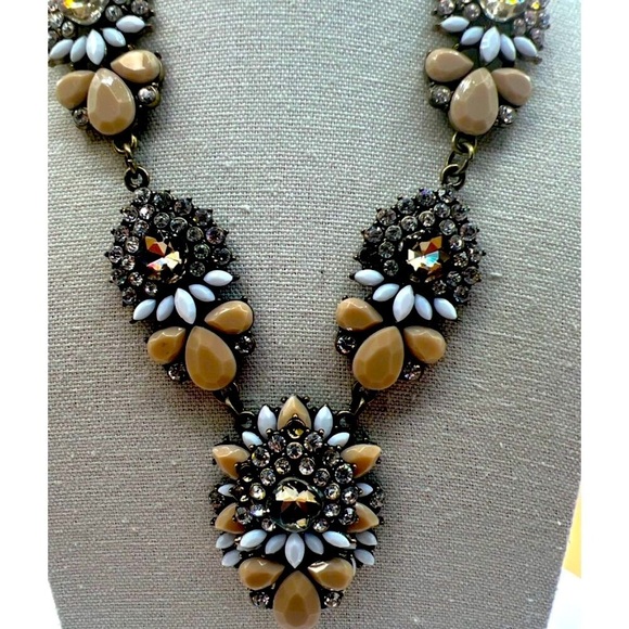Vintage-Inspired Floral Statement Necklace With Crystal & Resin Accents.  N2 - Picture 2 of 12